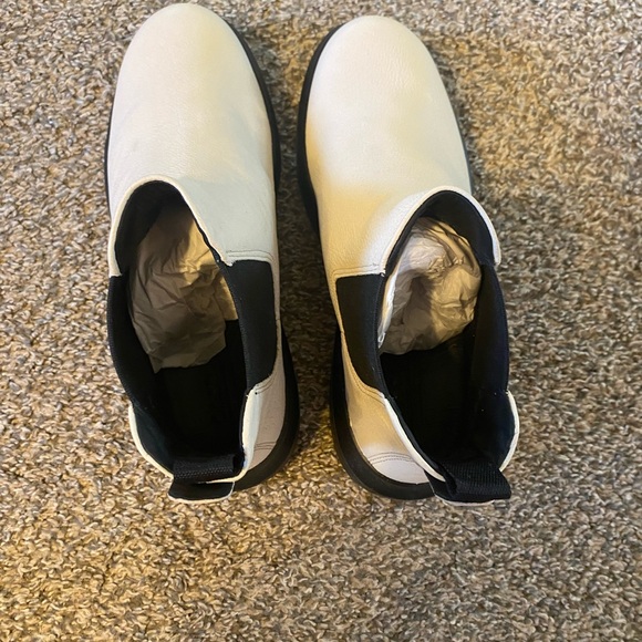 Women’s Ecco Ankle Boot size 6 1/2 white - Picture 1 of 2